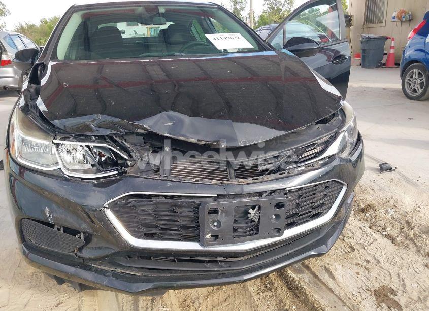 Photo 6 of 2017 Chevrolet Cruze LS AUTO (VIN 1G1BC5SM8H7115731)