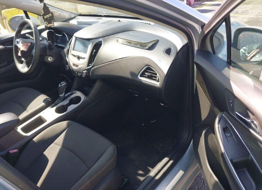 Photo 5 of 2017 Chevrolet Cruze LS AUTO (VIN 1G1BC5SM8H7258226)