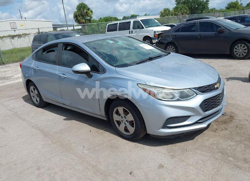 2017 Chevrolet Cruze LS AUTO (VIN 1G1BC5SM8H7262910) main photo