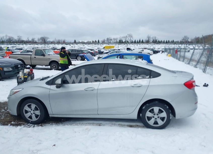 Photo 14 of 2018 Chevrolet Cruze LS AUTO (VIN 1G1BC5SM8J7137590)