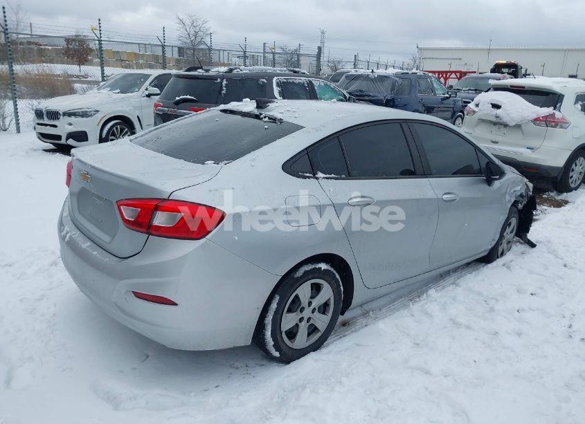 Photo 4 of 2018 Chevrolet Cruze LS AUTO (VIN 1G1BC5SM8J7137590)