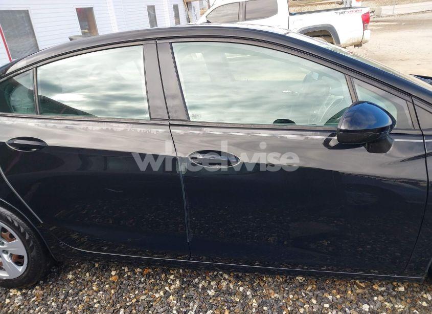 Photo 14 of 2018 Chevrolet Cruze LS AUTO (VIN 1G1BC5SM8J7141428)