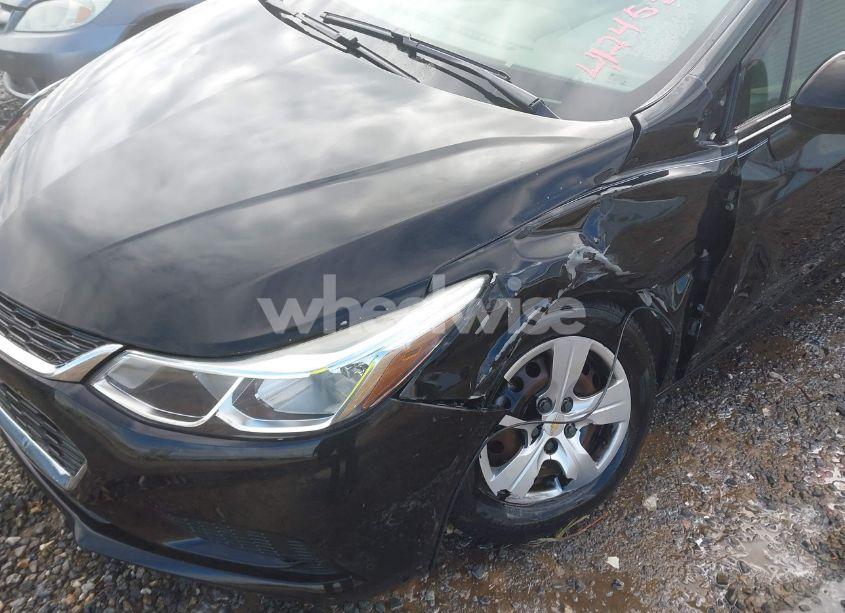 Photo 6 of 2018 Chevrolet Cruze LS AUTO (VIN 1G1BC5SM8J7141428)