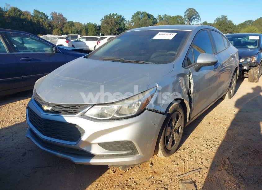 Photo 2 of 2018 Chevrolet Cruze LS AUTO (VIN 1G1BC5SM8J7163140)