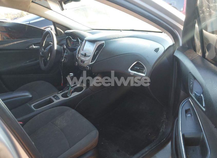 Photo 5 of 2018 Chevrolet Cruze LS AUTO (VIN 1G1BC5SM8J7163140)