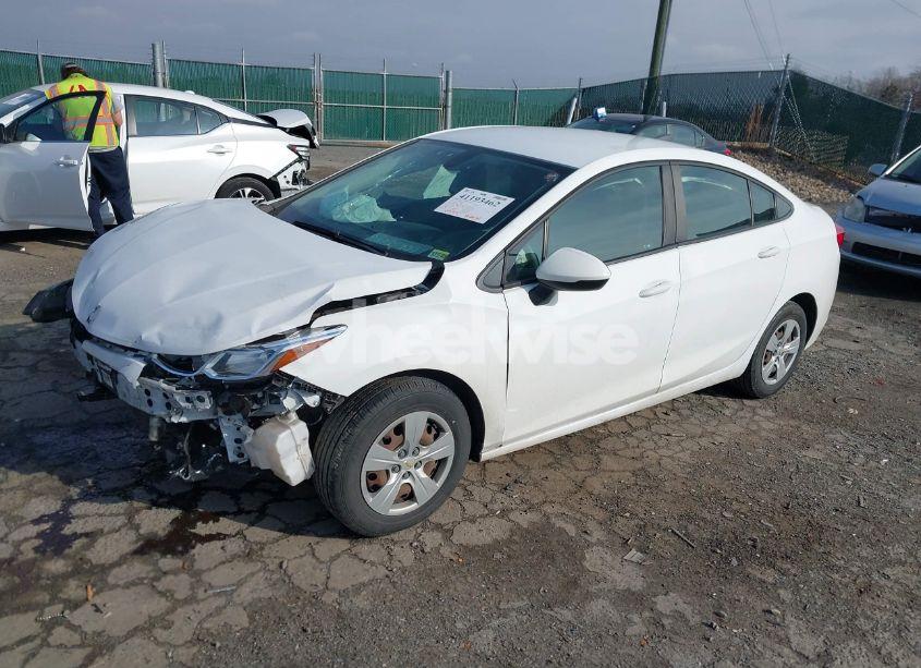 Photo 2 of 2018 Chevrolet Cruze LS AUTO (VIN 1G1BC5SM8J7196784)