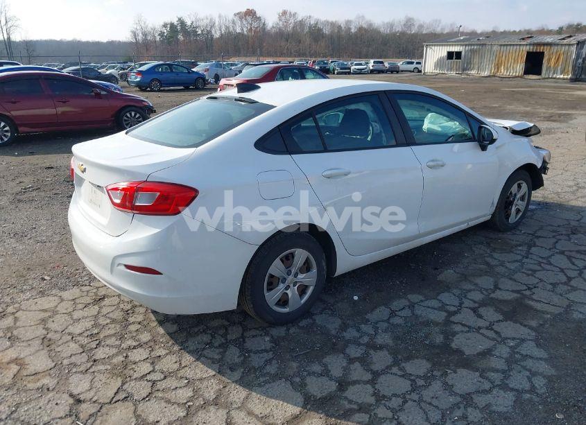 Photo 4 of 2018 Chevrolet Cruze LS AUTO (VIN 1G1BC5SM8J7196784)