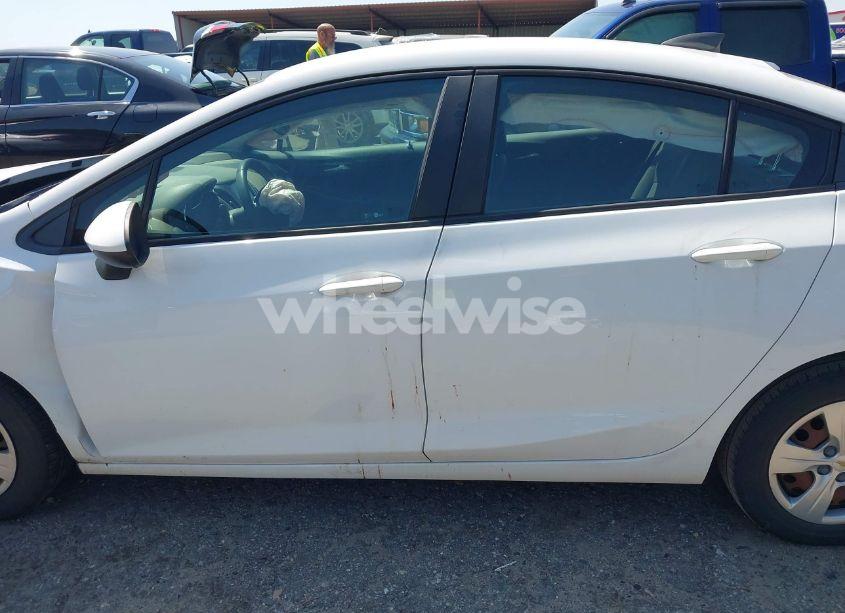 Photo 14 of 2018 Chevrolet Cruze LS AUTO (VIN 1G1BC5SM8J7198275)