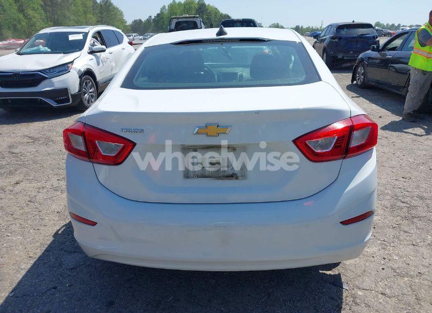 Photo 16 of 2018 Chevrolet Cruze LS AUTO (VIN 1G1BC5SM8J7198275)