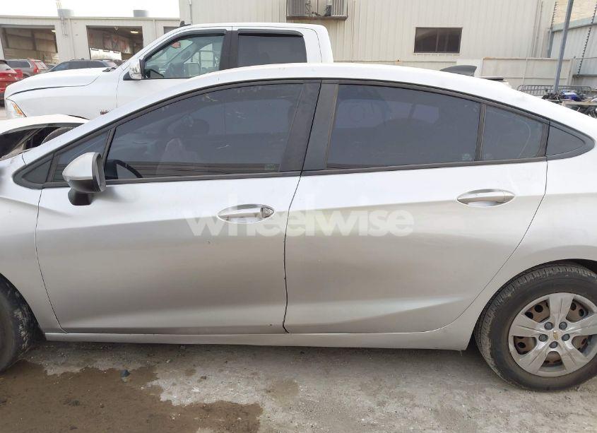 Photo 14 of 2018 Chevrolet Cruze LS AUTO (VIN 1G1BC5SM8J7216192)