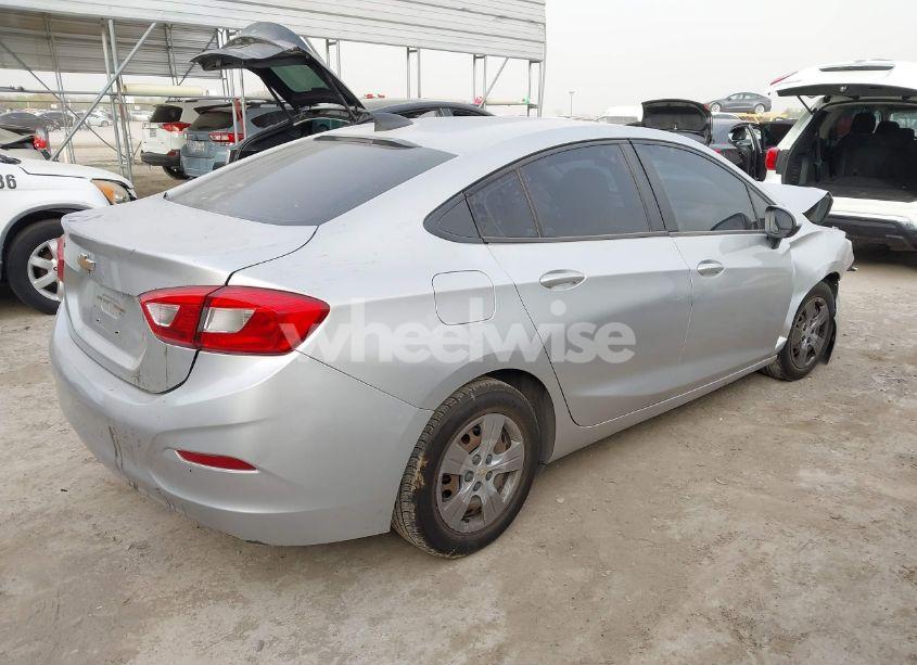 Photo 4 of 2018 Chevrolet Cruze LS AUTO (VIN 1G1BC5SM8J7216192)