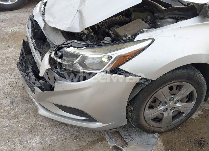 Photo 6 of 2018 Chevrolet Cruze LS AUTO (VIN 1G1BC5SM8J7216192)