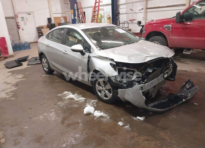 2018 Chevrolet Cruze LS AUTO (VIN 1G1BC5SM8J7239911) main photo