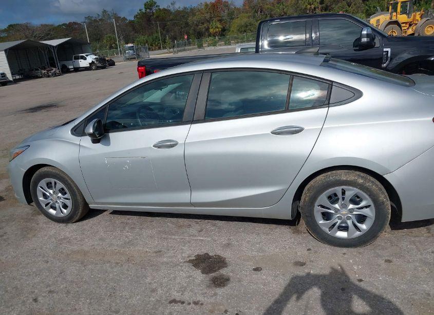 Photo 15 of 2019 Chevrolet Cruze LS (VIN 1G1BC5SM8K7110813)