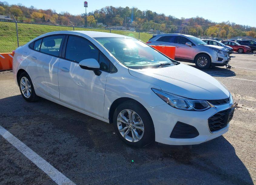 2019 Chevrolet Cruze LS (VIN 1G1BC5SM8K7113954) main photo