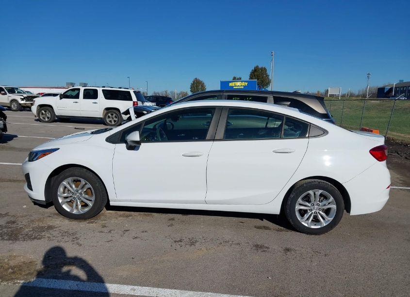 Photo 14 of 2019 Chevrolet Cruze LS (VIN 1G1BC5SM8K7113954)