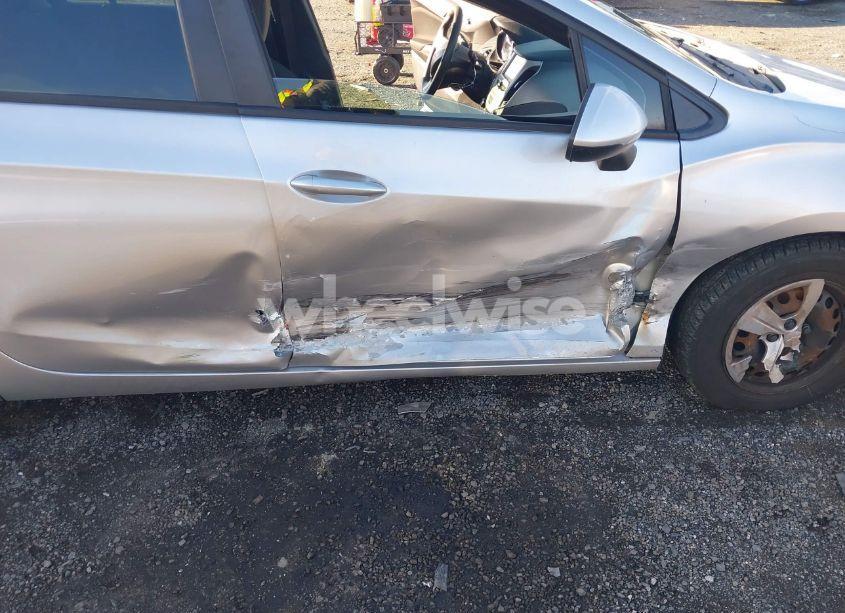 Photo 6 of 2016 Chevrolet Cruze LS AUTO (VIN 1G1BC5SM9G7240963)