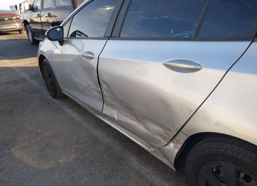 Photo 6 of 2017 Chevrolet Cruze LS AUTO (VIN 1G1BC5SM9H7175338)