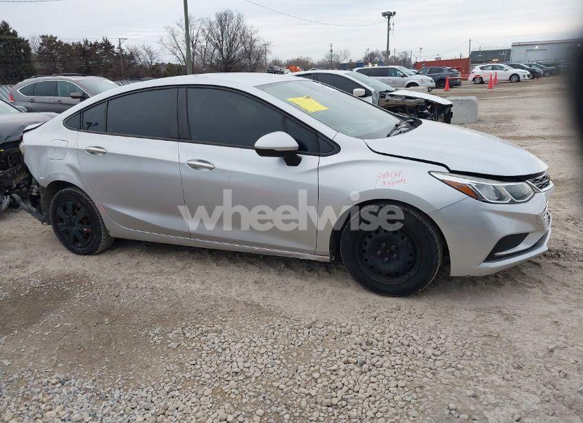 2018 Chevrolet Cruze LS AUTO (VIN 1G1BC5SM9J7142054) main photo