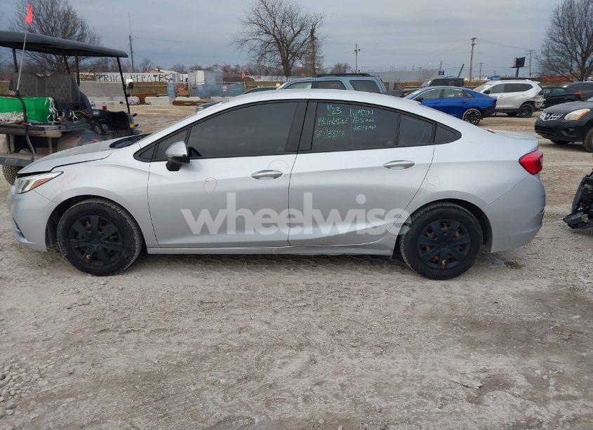 Photo 14 of 2018 Chevrolet Cruze LS AUTO (VIN 1G1BC5SM9J7142054)