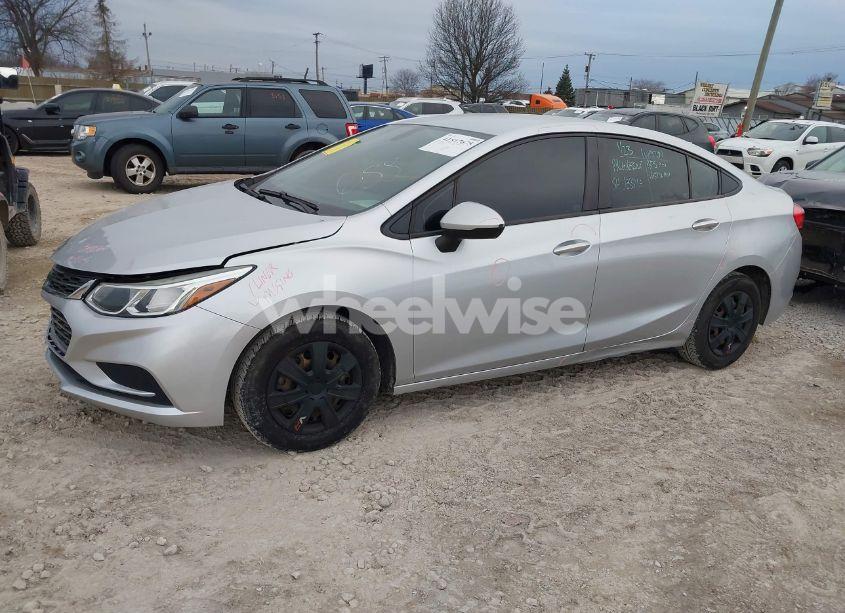 Photo 2 of 2018 Chevrolet Cruze LS AUTO (VIN 1G1BC5SM9J7142054)