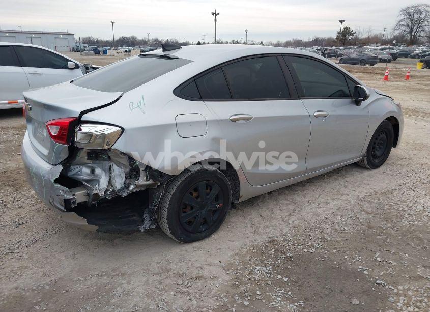Photo 4 of 2018 Chevrolet Cruze LS AUTO (VIN 1G1BC5SM9J7142054)