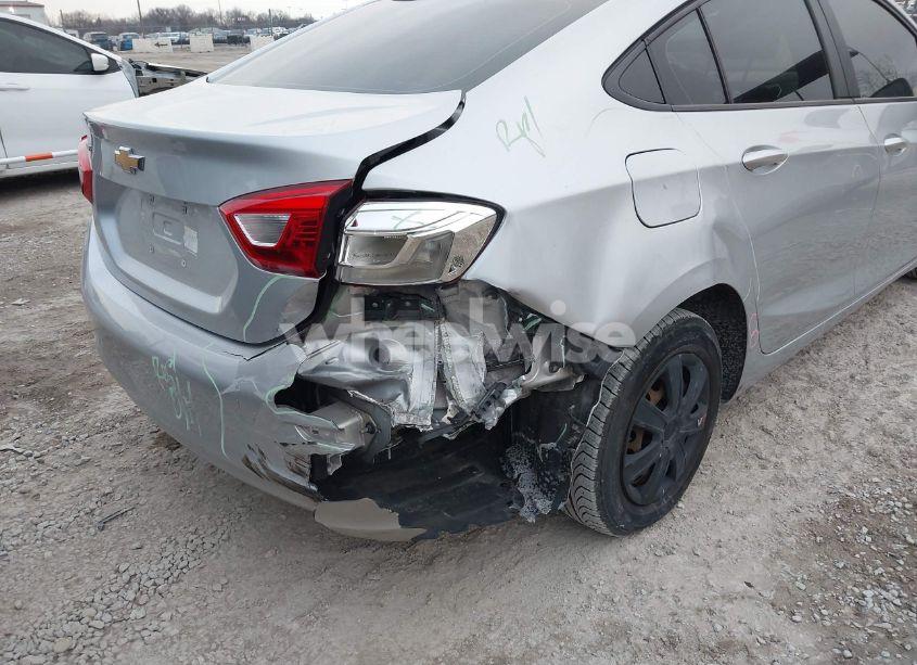 Photo 6 of 2018 Chevrolet Cruze LS AUTO (VIN 1G1BC5SM9J7142054)