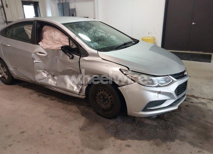 2018 Chevrolet Cruze LS AUTO (VIN 1G1BC5SM9J7148985) main photo