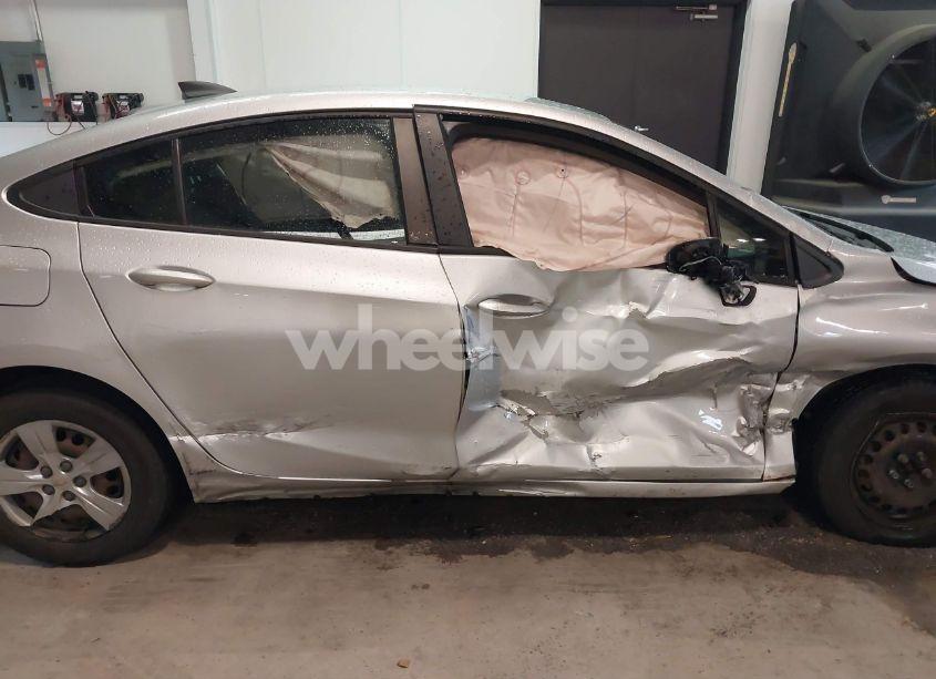 Photo 14 of 2018 Chevrolet Cruze LS AUTO (VIN 1G1BC5SM9J7148985)