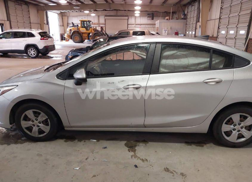 Photo 15 of 2018 Chevrolet Cruze LS AUTO (VIN 1G1BC5SM9J7148985)