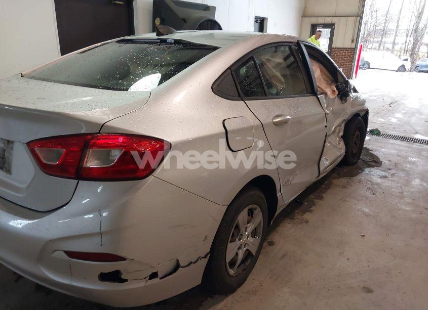 Photo 20 of 2018 Chevrolet Cruze LS AUTO (VIN 1G1BC5SM9J7148985)