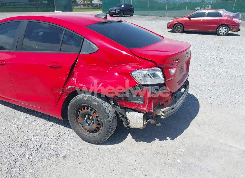 Photo 6 of 2018 Chevrolet Cruze LS AUTO (VIN 1G1BC5SM9J7160571)