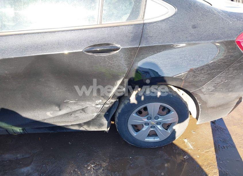 Photo 6 of 2018 Chevrolet Cruze LS AUTO (VIN 1G1BC5SM9J7200776)