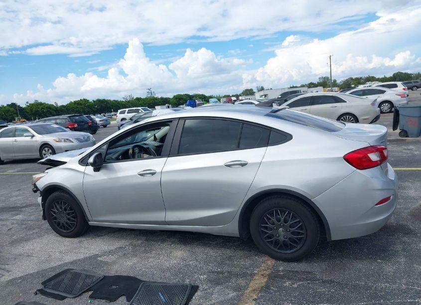 Photo 14 of 2018 Chevrolet Cruze LS AUTO (VIN 1G1BC5SM9J7207422)