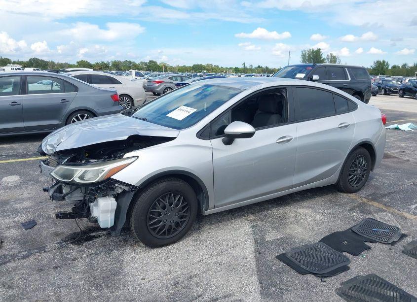 Photo 2 of 2018 Chevrolet Cruze LS AUTO (VIN 1G1BC5SM9J7207422)