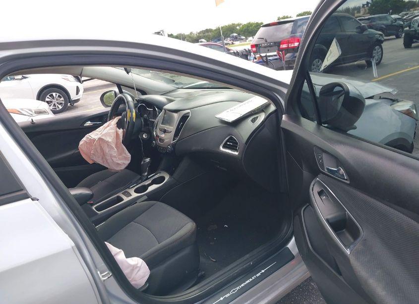 Photo 5 of 2018 Chevrolet Cruze LS AUTO (VIN 1G1BC5SM9J7207422)