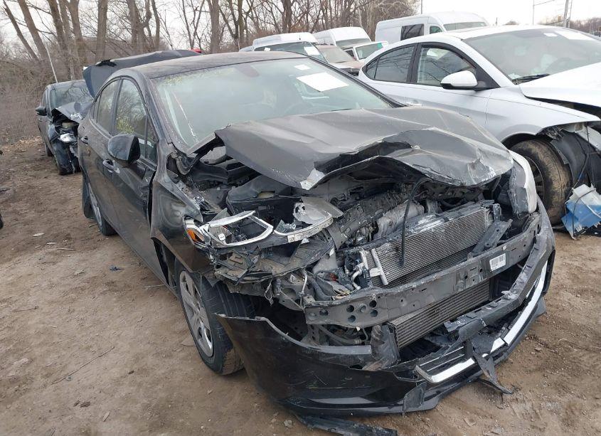 Photo 6 of 2018 Chevrolet Cruze LS AUTO (VIN 1G1BC5SM9J7221031)