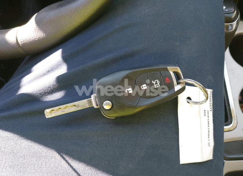 Photo 11 of 2018 Chevrolet Cruze LS AUTO (VIN 1G1BC5SM9J7224043)