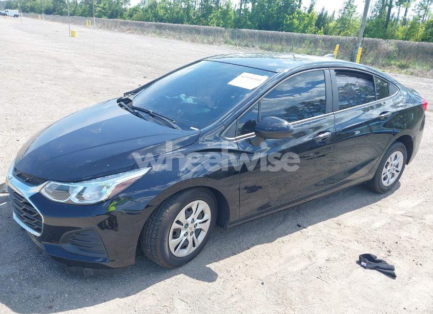 Photo 2 of 2019 Chevrolet Cruze LS (VIN 1G1BC5SM9K7128611)
