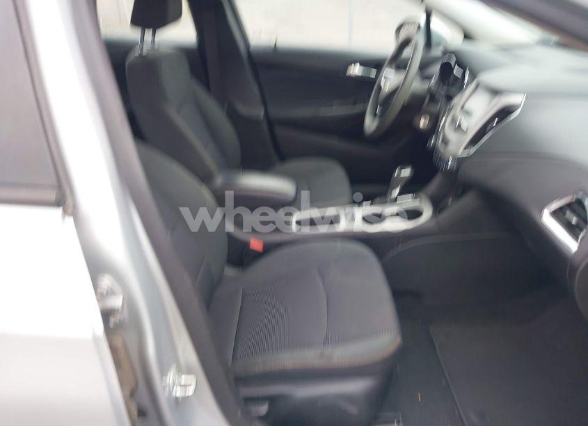 Photo 5 of 2016 Chevrolet Cruze LS AUTO (VIN 1G1BC5SMXG7290318)