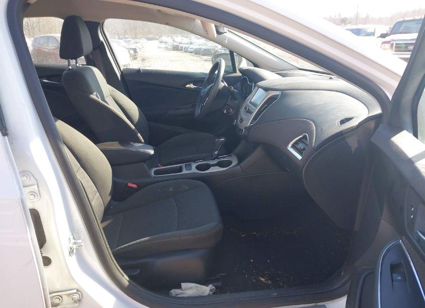 Photo 5 of 2016 Chevrolet Cruze LS AUTO (VIN 1G1BC5SMXG7307635)
