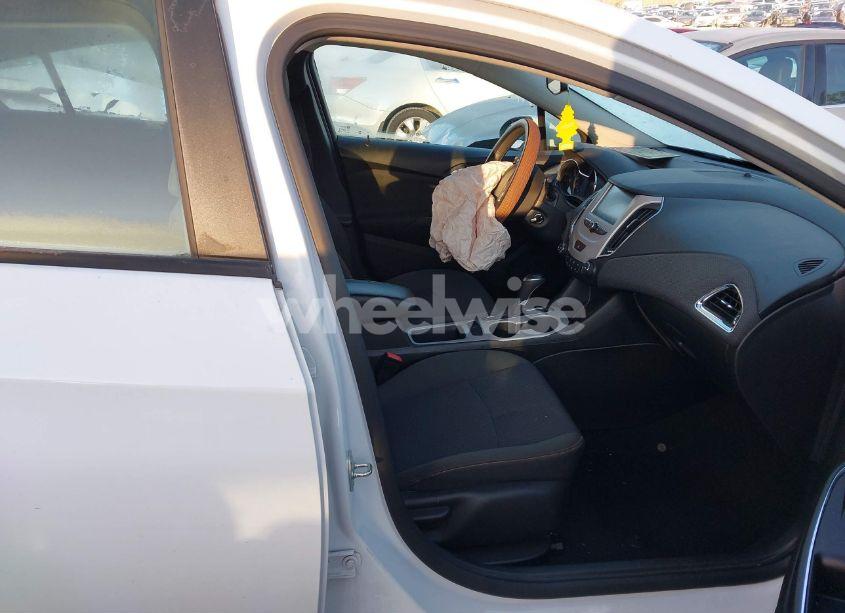 Photo 5 of 2017 Chevrolet Cruze LS AUTO (VIN 1G1BC5SMXH7107758)