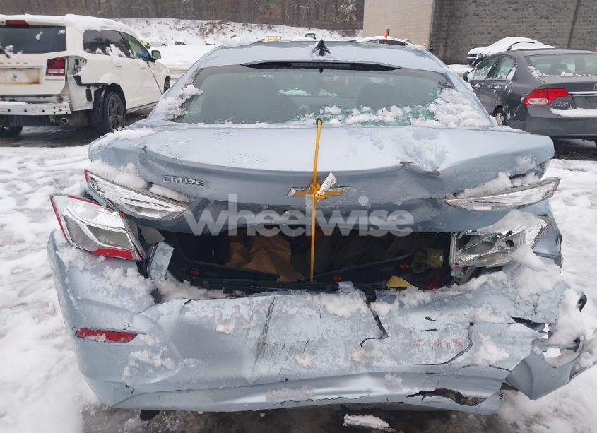 Photo 6 of 2017 Chevrolet Cruze LS AUTO (VIN 1G1BC5SMXH7147869)