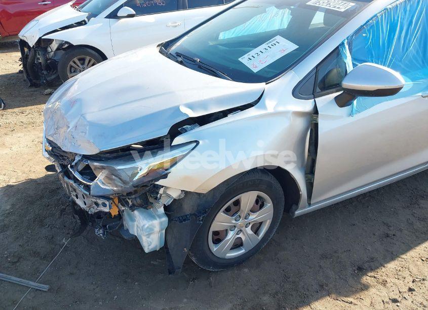 Photo 16 of 2017 Chevrolet Cruze LS AUTO (VIN 1G1BC5SMXH7171556)