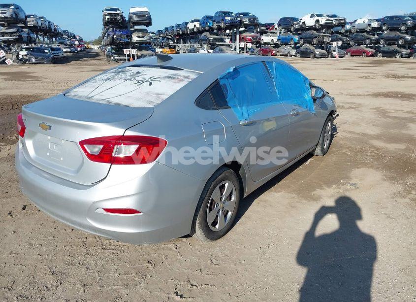 Photo 4 of 2017 Chevrolet Cruze LS AUTO (VIN 1G1BC5SMXH7171556)