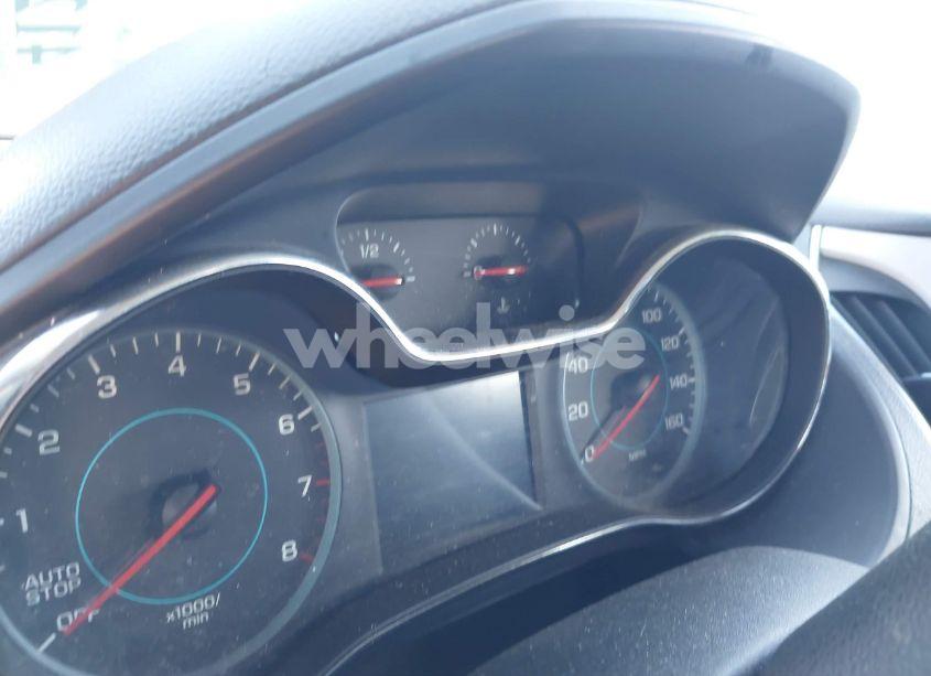 Photo 7 of 2017 Chevrolet Cruze LS AUTO (VIN 1G1BC5SMXH7171556)