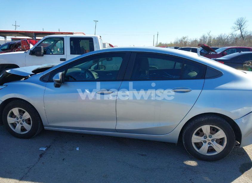 Photo 14 of 2017 Chevrolet Cruze LS AUTO (VIN 1G1BC5SMXH7179429)