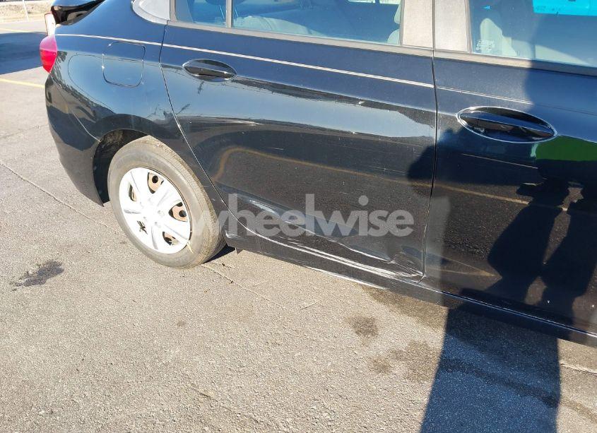 Photo 6 of 2017 Chevrolet Cruze LS AUTO (VIN 1G1BC5SMXH7188454)