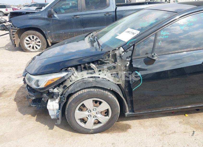 Photo 6 of 2017 Chevrolet Cruze LS AUTO (VIN 1G1BC5SMXH7193170)