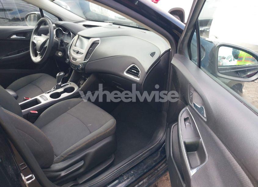 Photo 5 of 2017 Chevrolet Cruze LS AUTO (VIN 1G1BC5SMXH7204975)